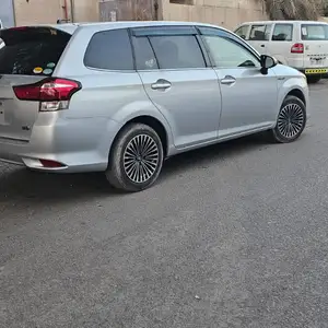 Toyota Fielder, 2017