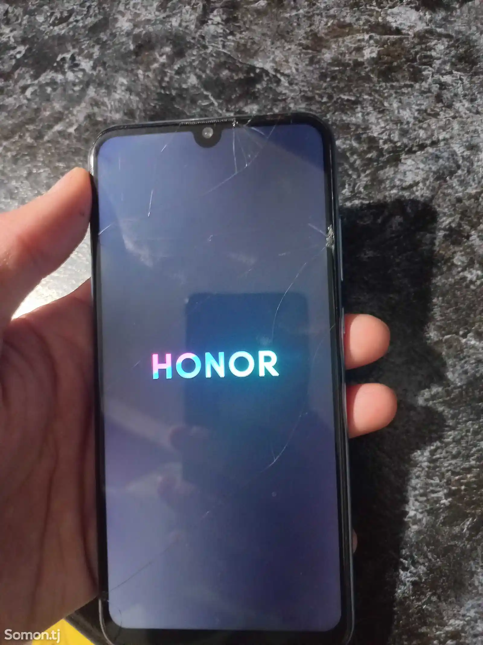 Телефон Honor-1