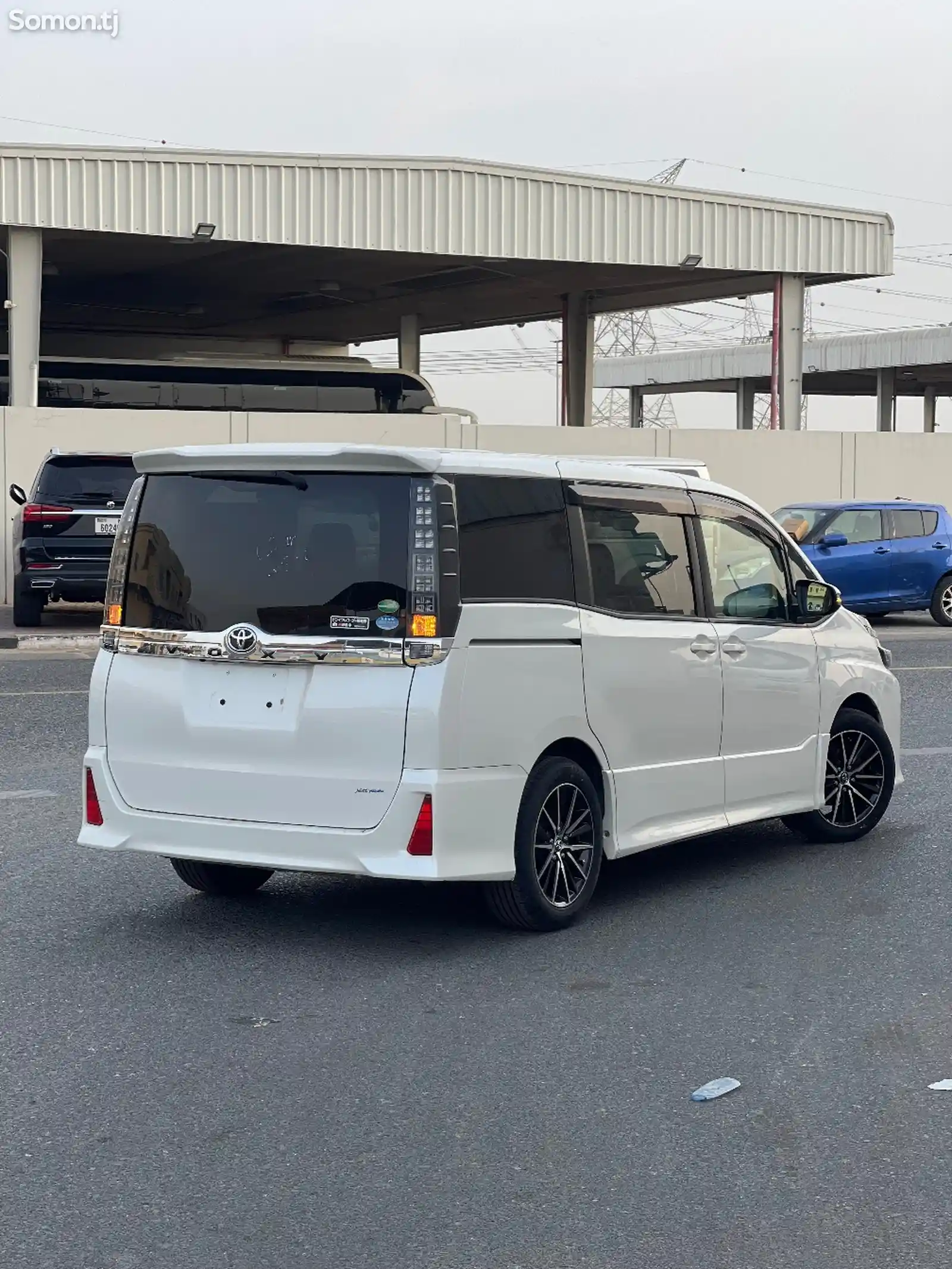 Toyota Voxy, 2014-4