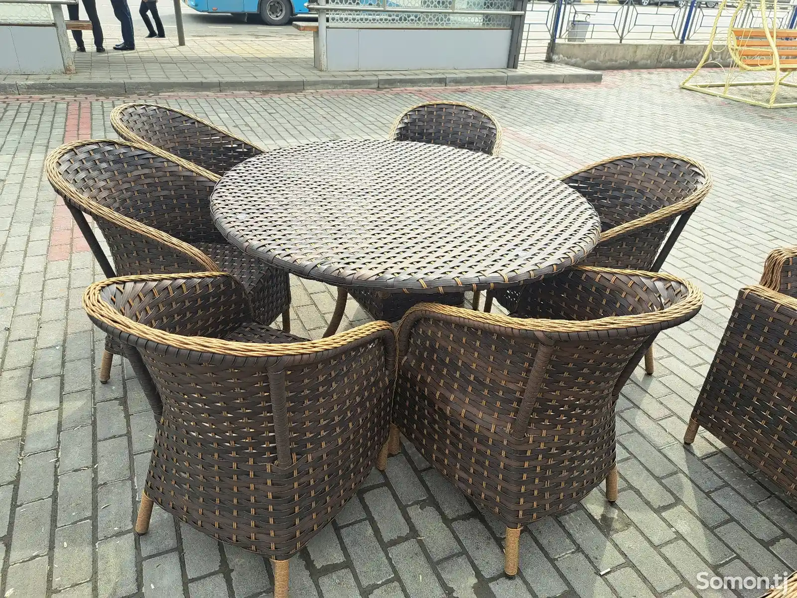 Плетеный стол и стулья-5