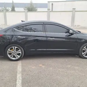 Hyundai Elantra, 2017