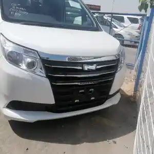 Toyota Noah, 2015