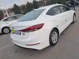 Hyundai Elantra, 2017-4