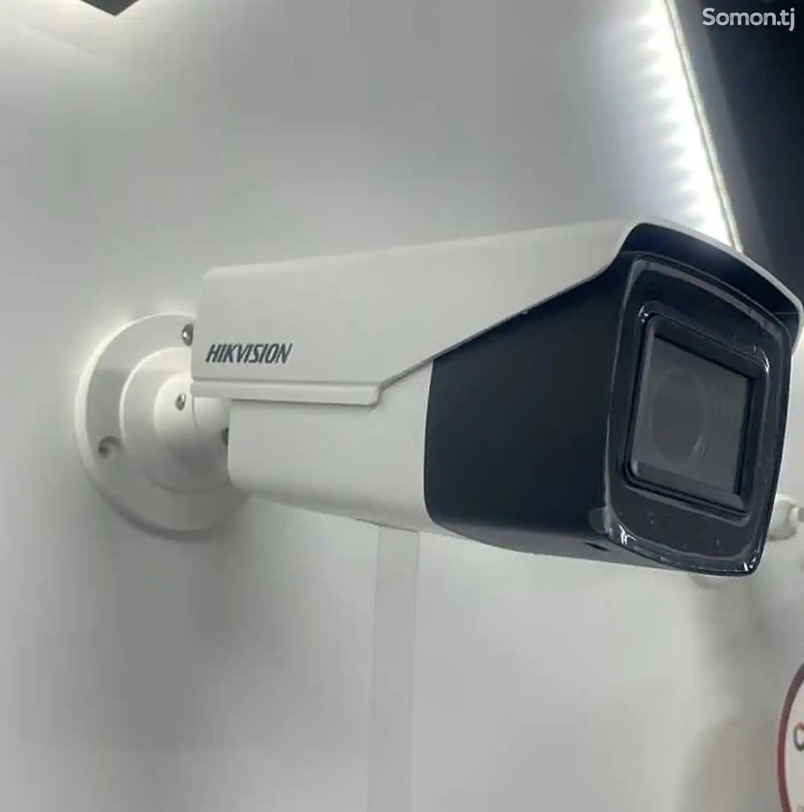 Аналоговая камера Hikvision DS-2CE19HOT-IT3ZE-1