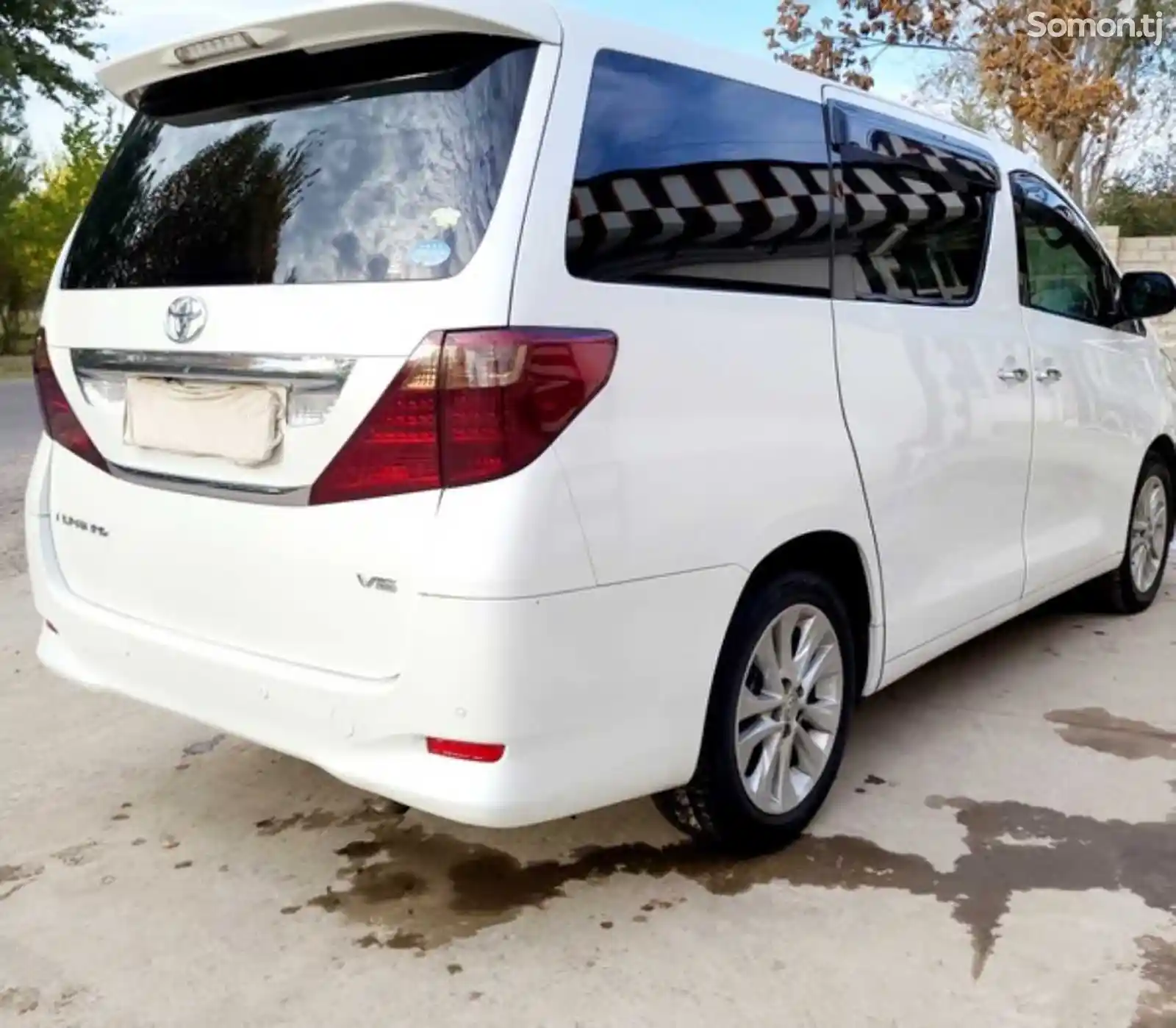 Задние не тонирование стекла от Toyota Alphard