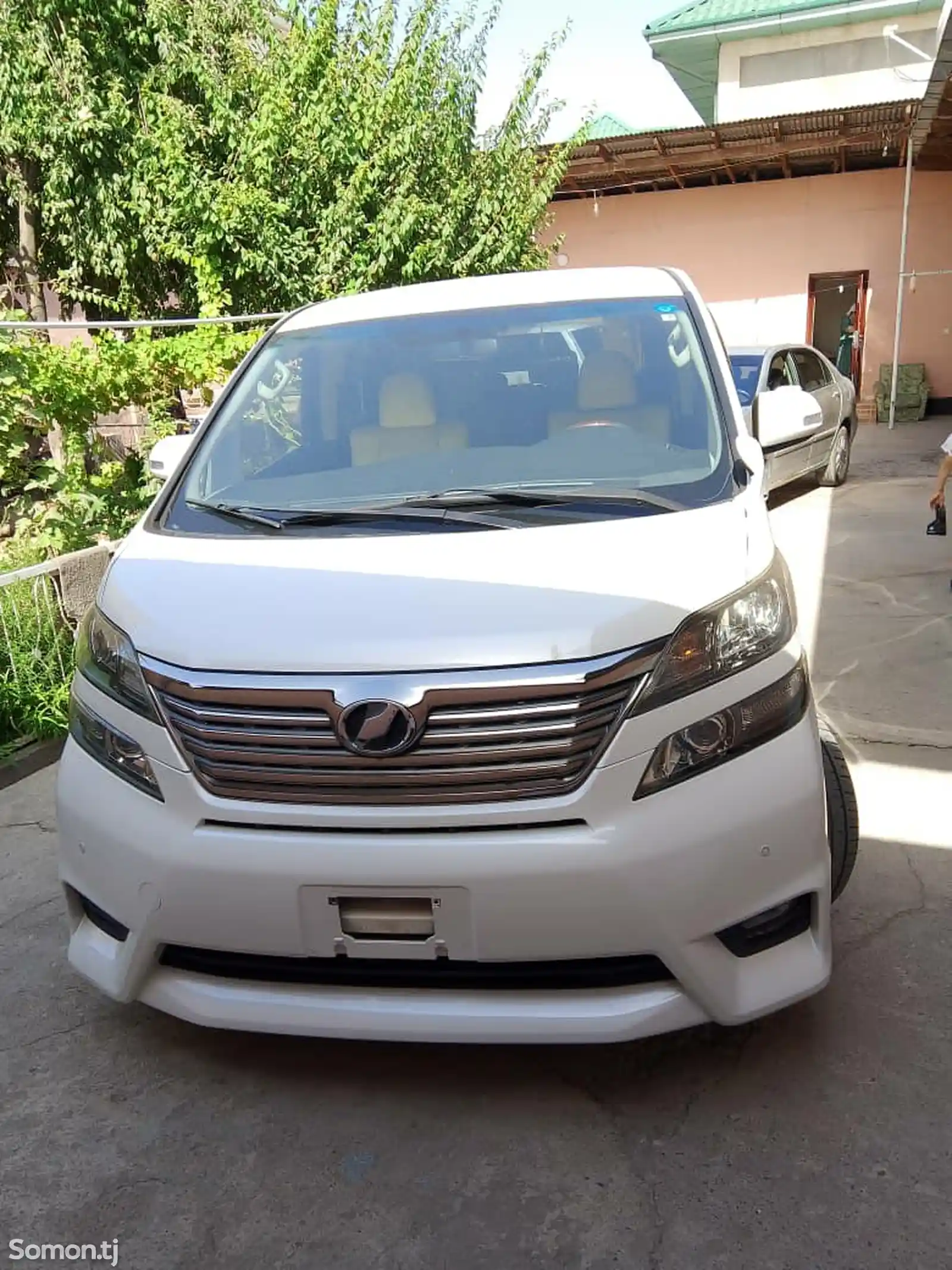 Toyota Vellfire, 2014-1