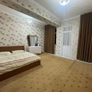 2-комн. квартира, 4 этаж, 80м², Цирк