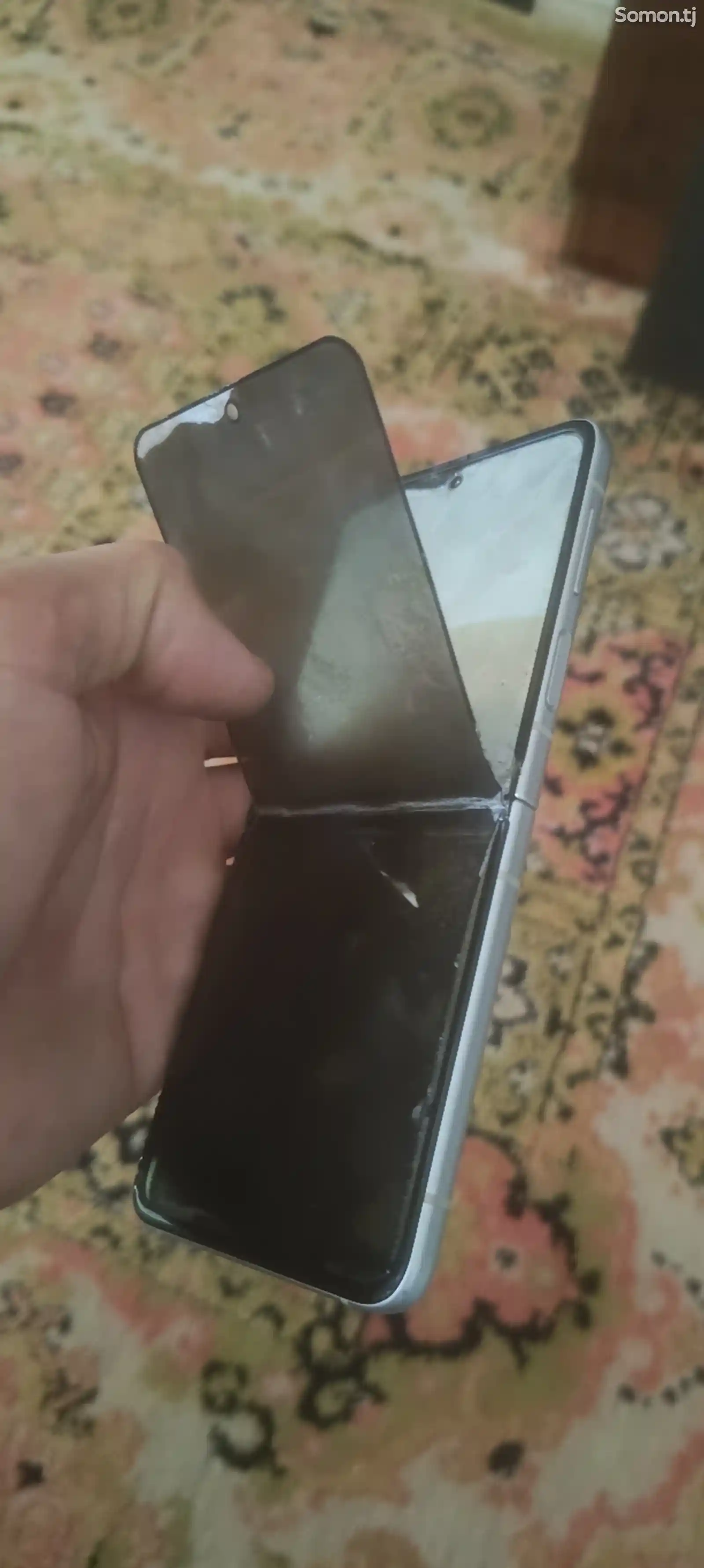 Samsung Galaxy Z Flip 4 на запчасти-2