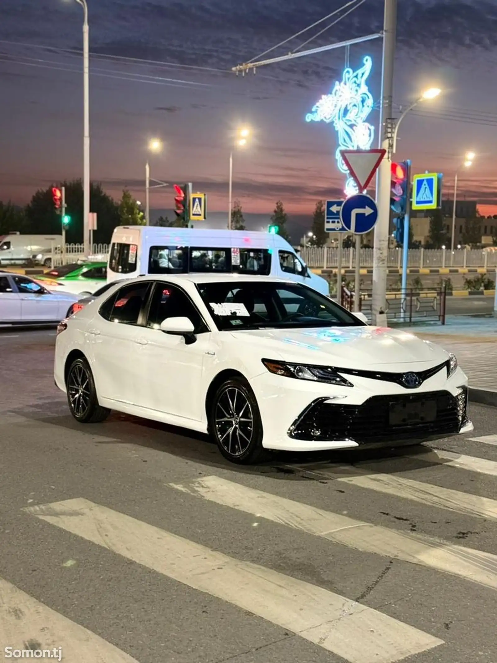 Toyota Camry, 2018-1