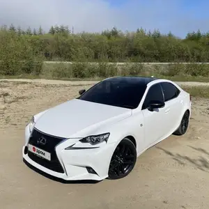 Lexus IS series, 2016