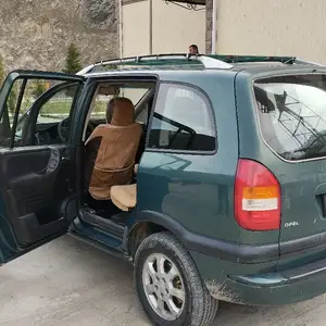 Opel Zafira, 2001