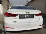 Hyundai Elantra, 2017-11