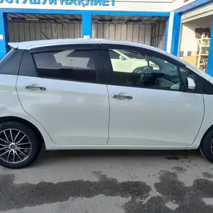 Toyota Vitz, 2015