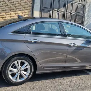 Hyundai Sonata, 2010