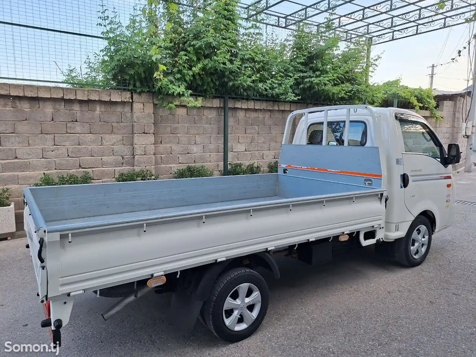 Бортовой автомобиль Hyundai Porter 2, 2016-8