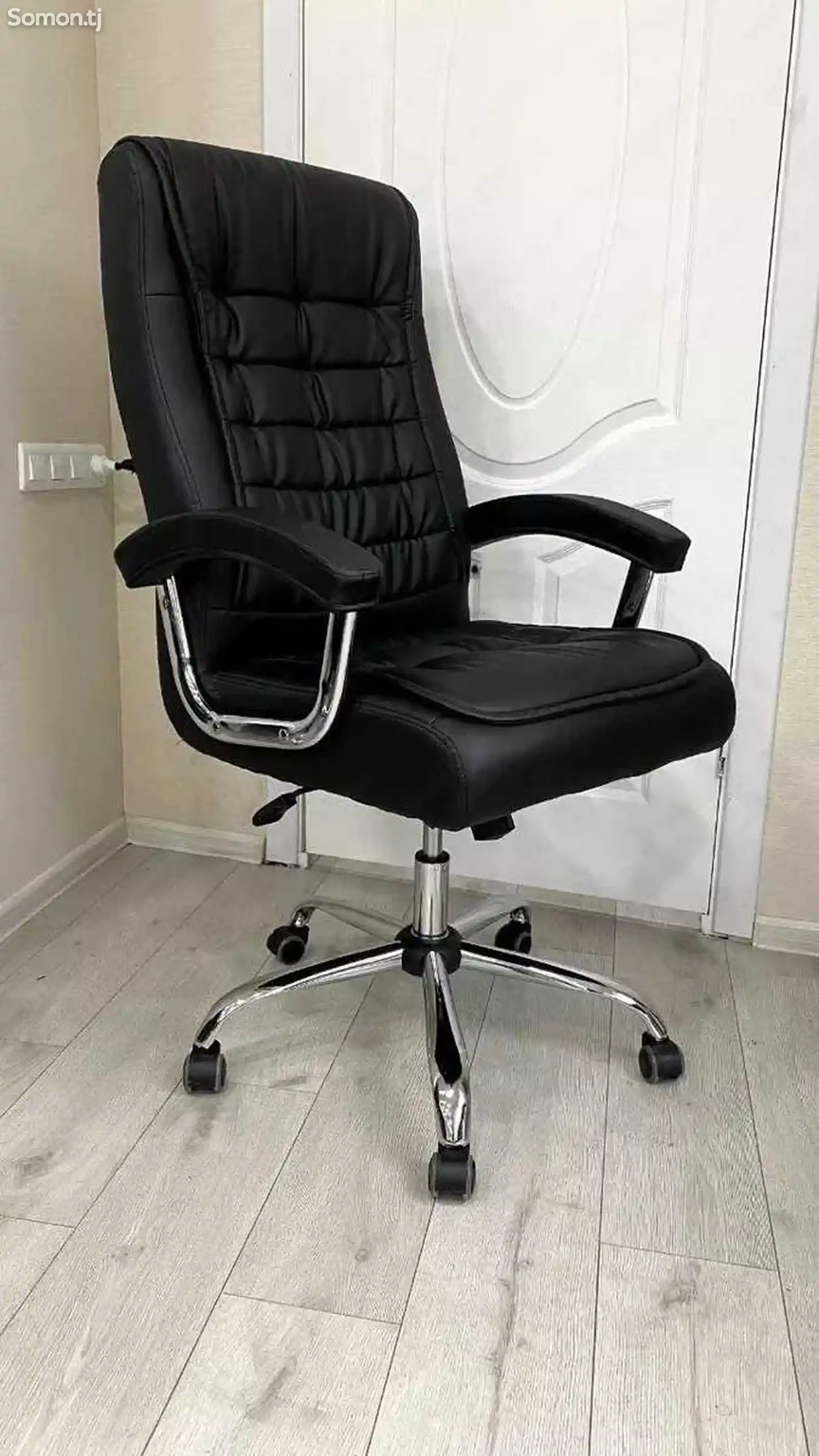 Офисное кресло-1
