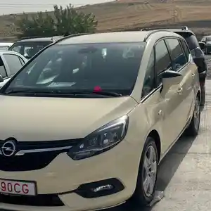 Opel Zafira, 2018