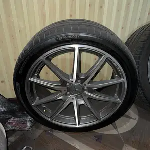 Диски с покрышками R20 от Mercedes Benz