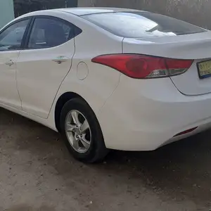 Hyundai Elantra, 2011