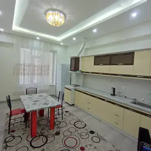 2-комн. квартира, 5 этаж, 70м², 33мкр