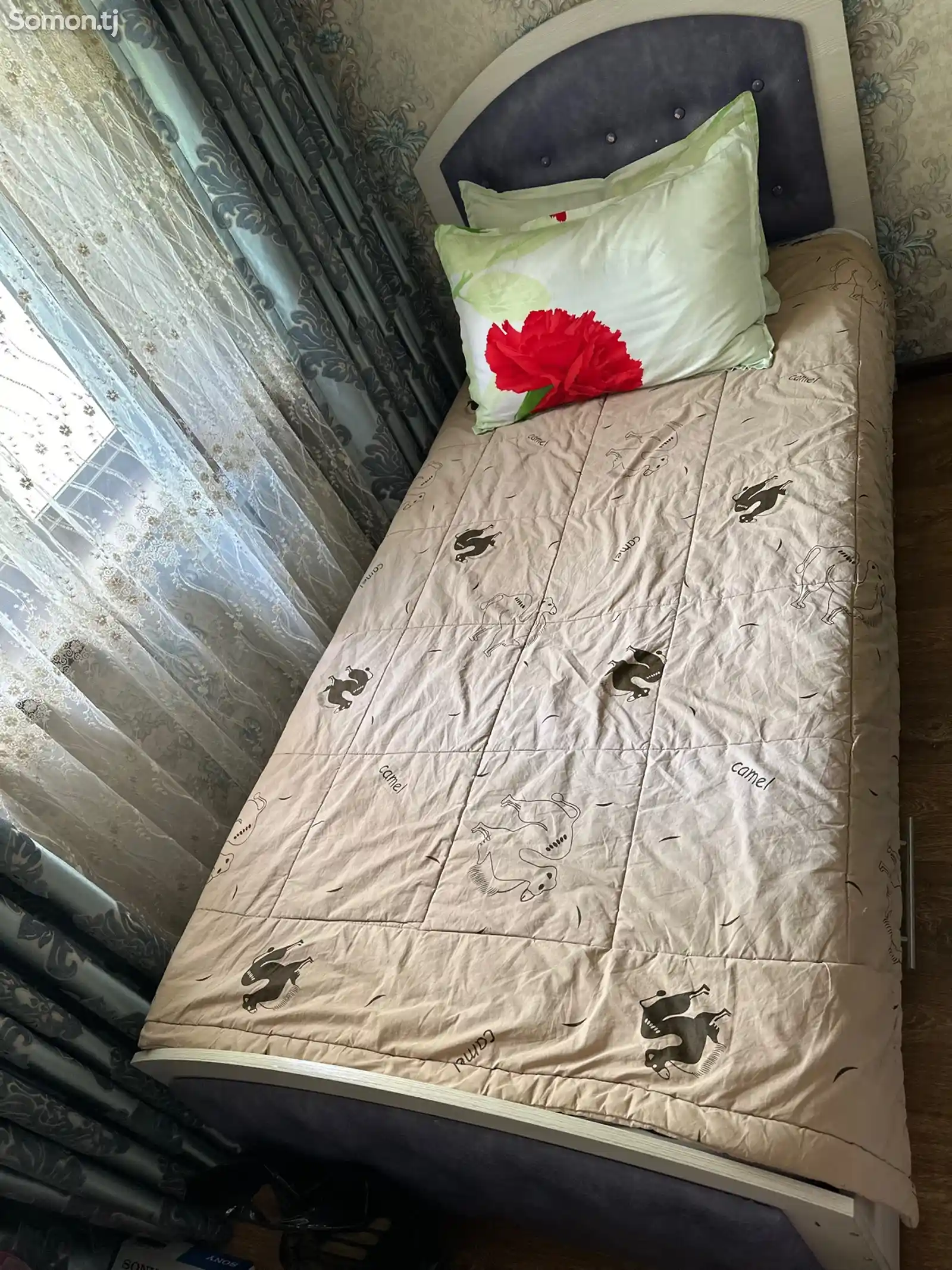 Односпальная кровать и парта с книжной полкой-3