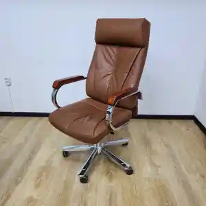 Офисное руководительское кресло