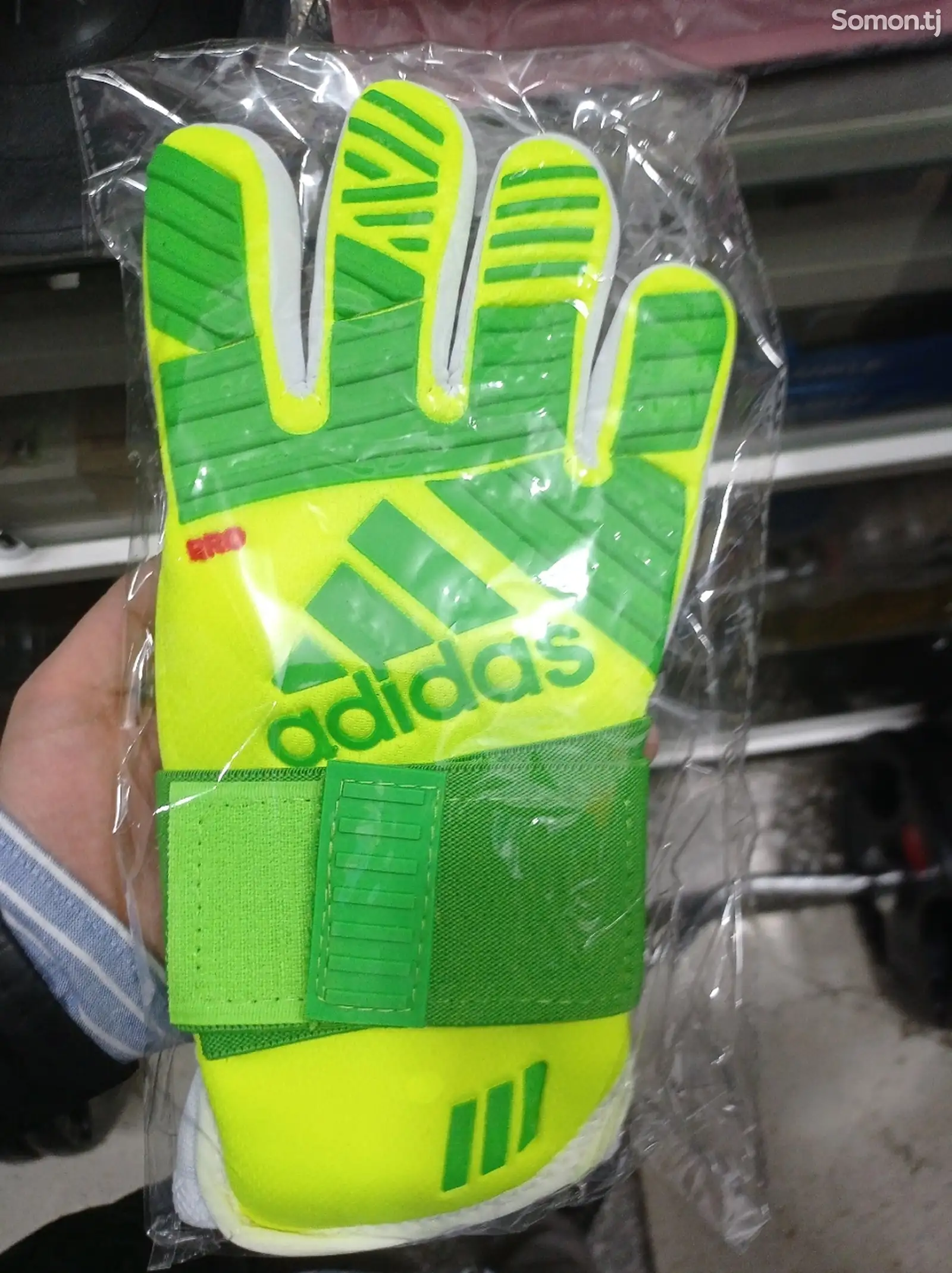 Вратарские перчатки Adidas-1