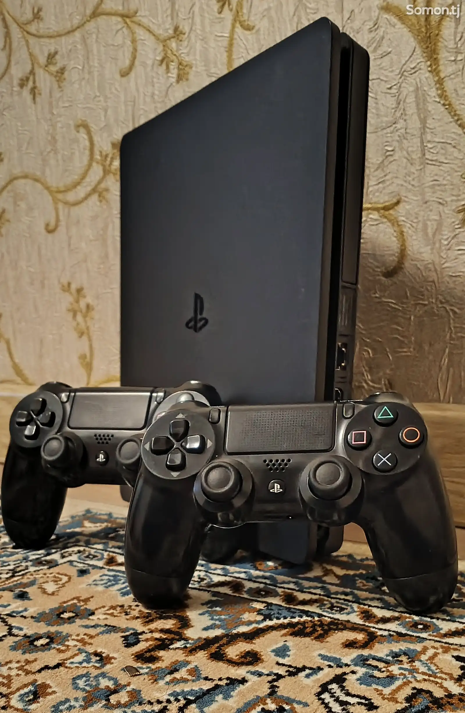 Игровая приставка Sony PlayStation 4 slim-1