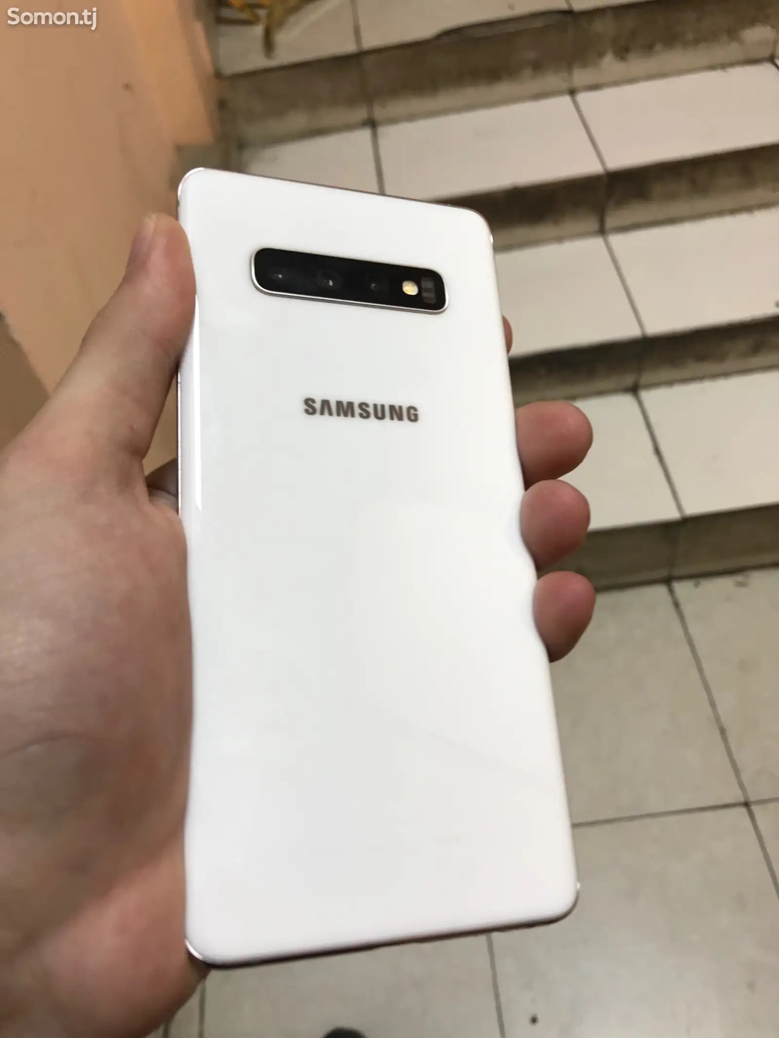 Samsung Galaxy S10 plus-1