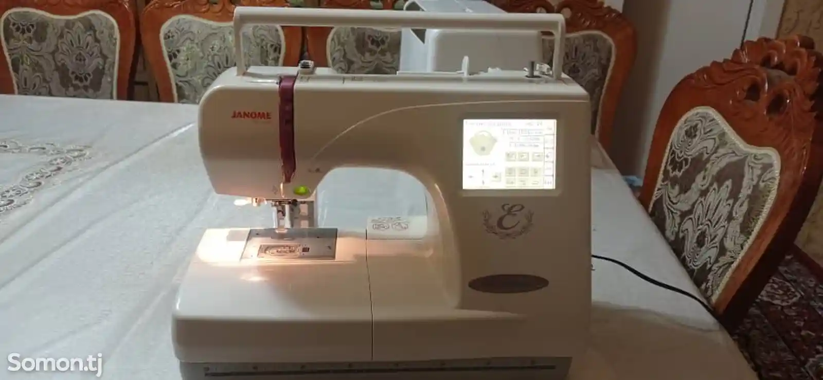 Швейная вышивальная машина Janome-2