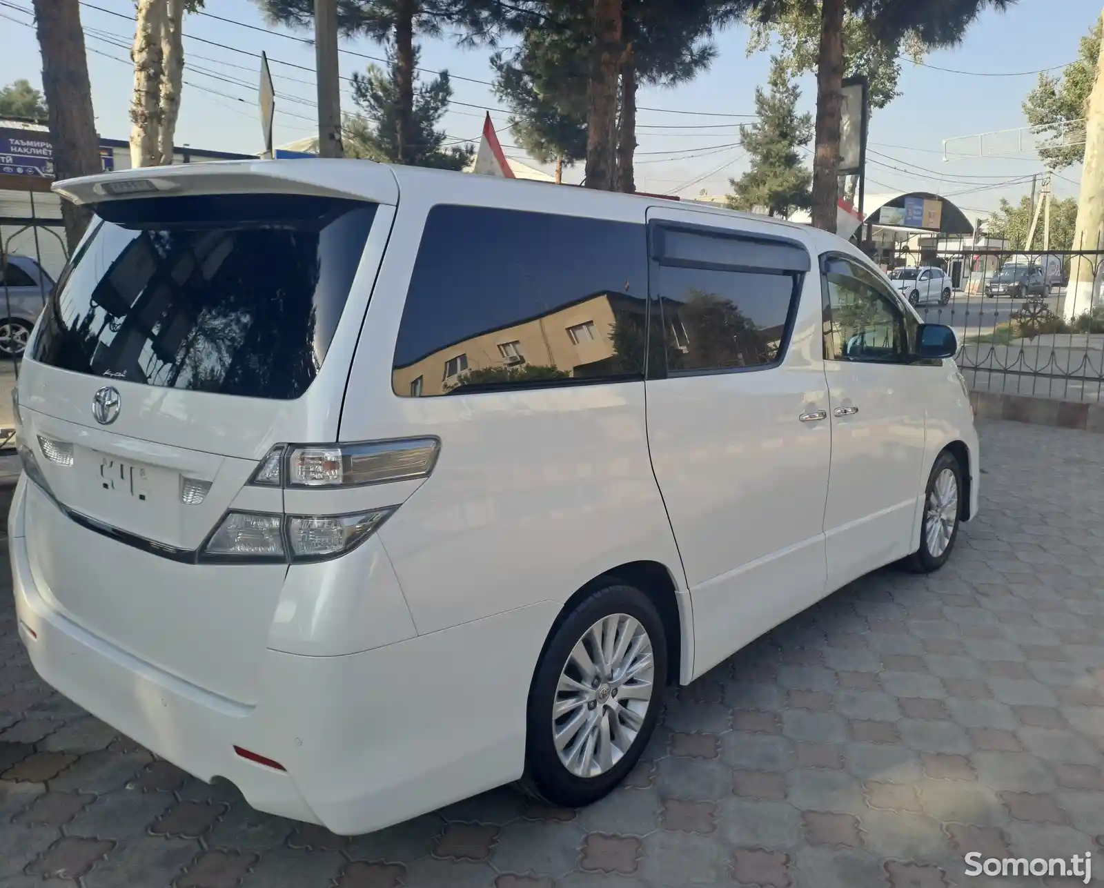 Toyota Vellfire, 2010-2