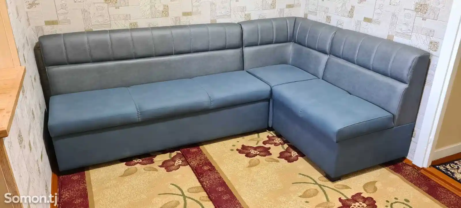Кухонный диван с столом-2