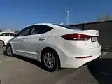 Hyundai Elantra, 2017-8