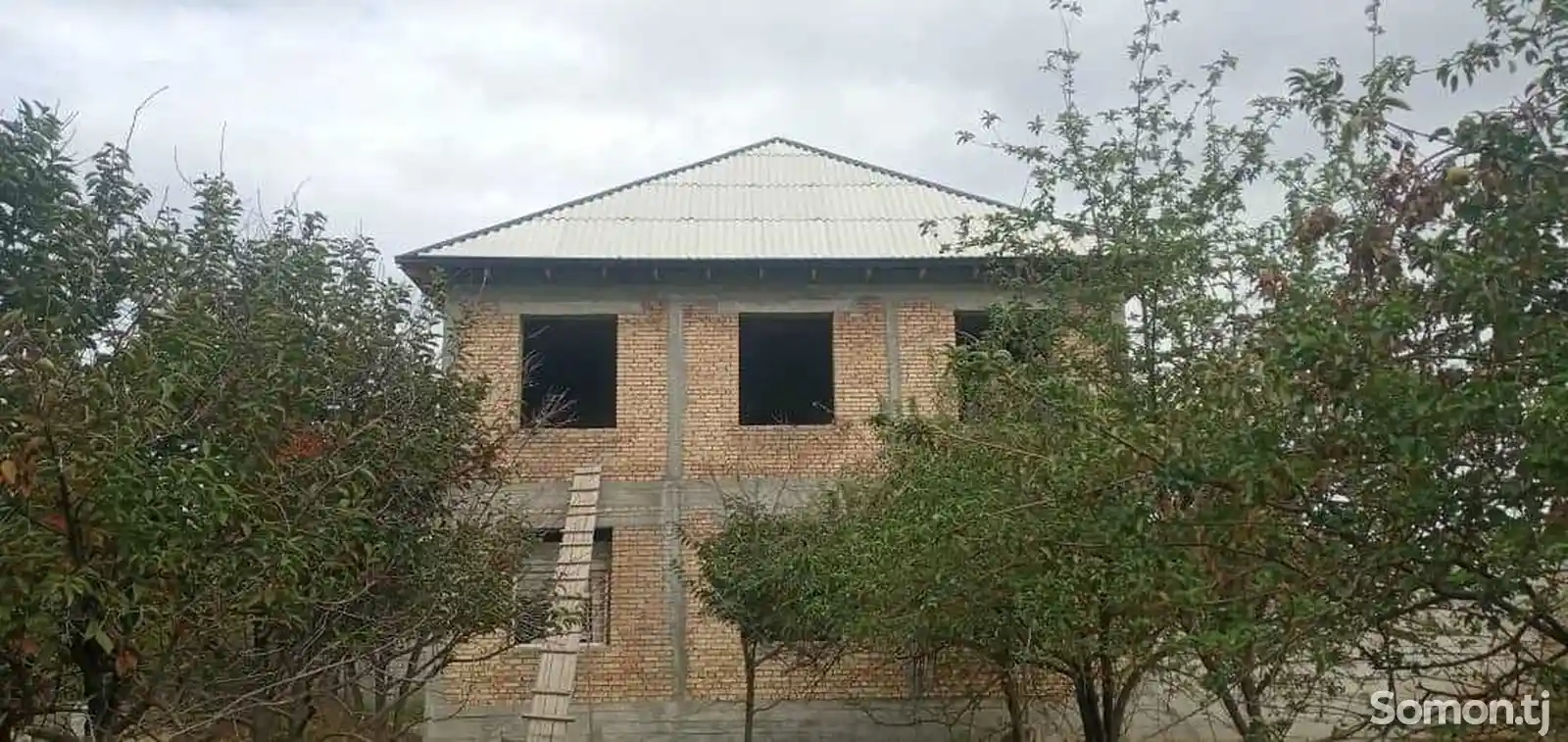 Продажа постройки с земельным участком 25 сот., гардиши Лелинград-1