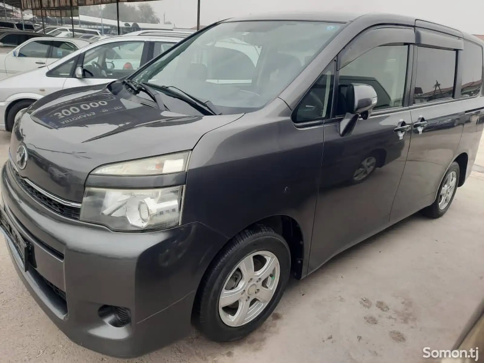 Toyota Voxy, 2011-1