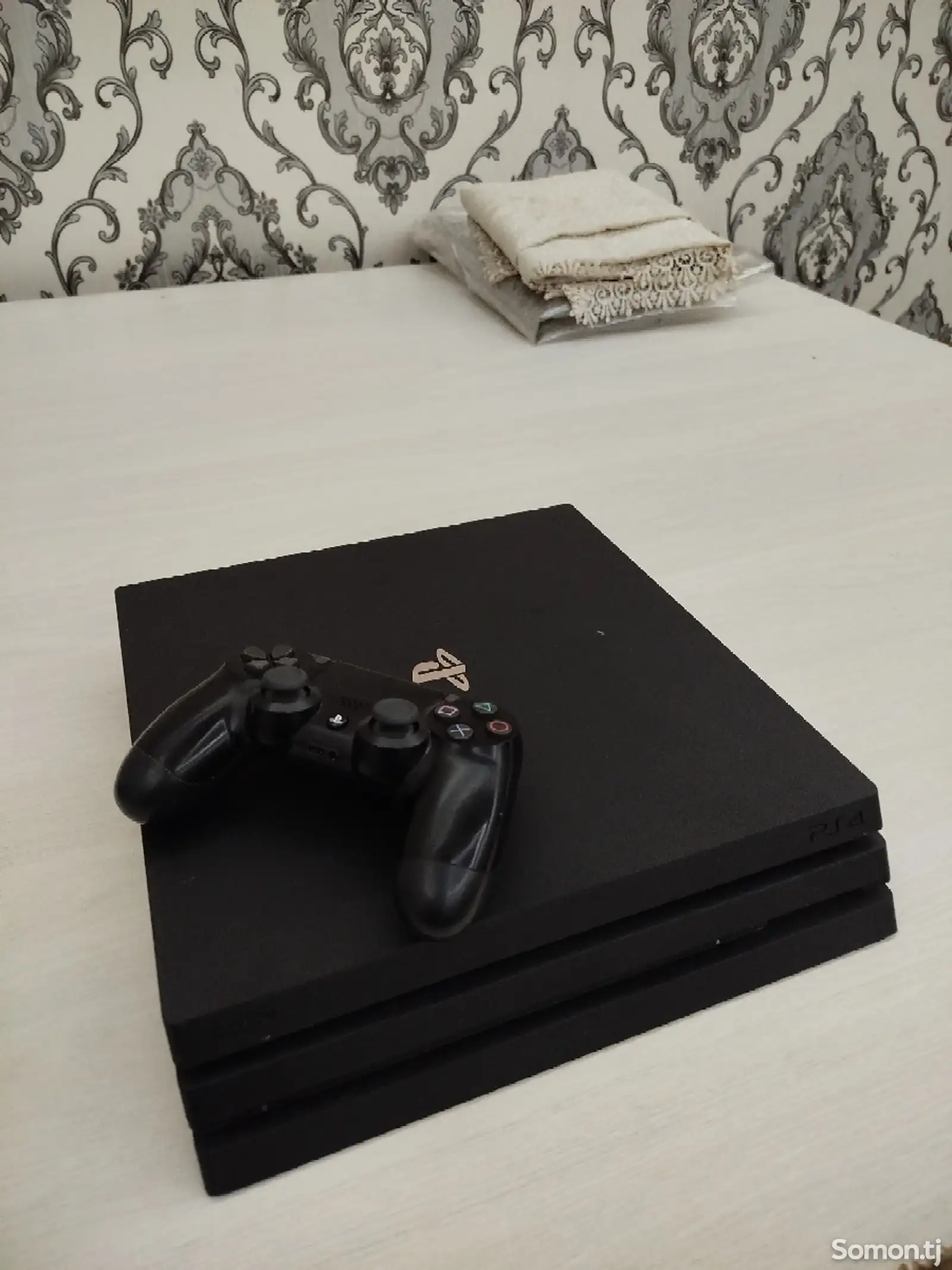 Игровая приставка Sony PlayStation 4PRO 1TB-1