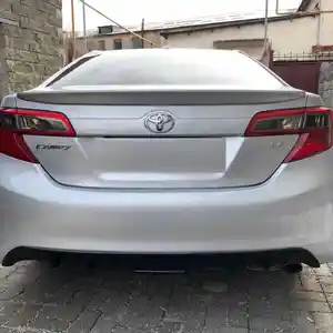 Спойлер на Toyota Camry 3