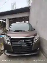 Toyota Noah, 2015-4