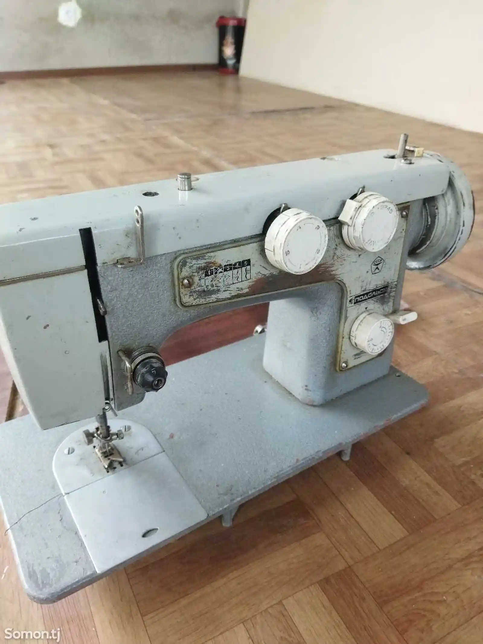 Швейная машина со столом-1