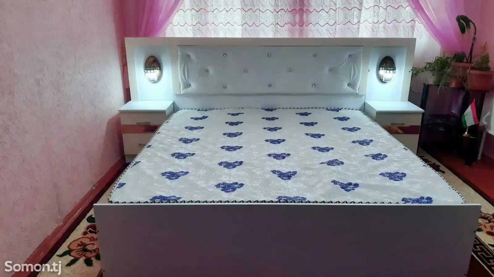 Кровать с тумбочками-1