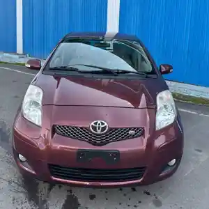 Лобовое стекло на Toyota Vitz