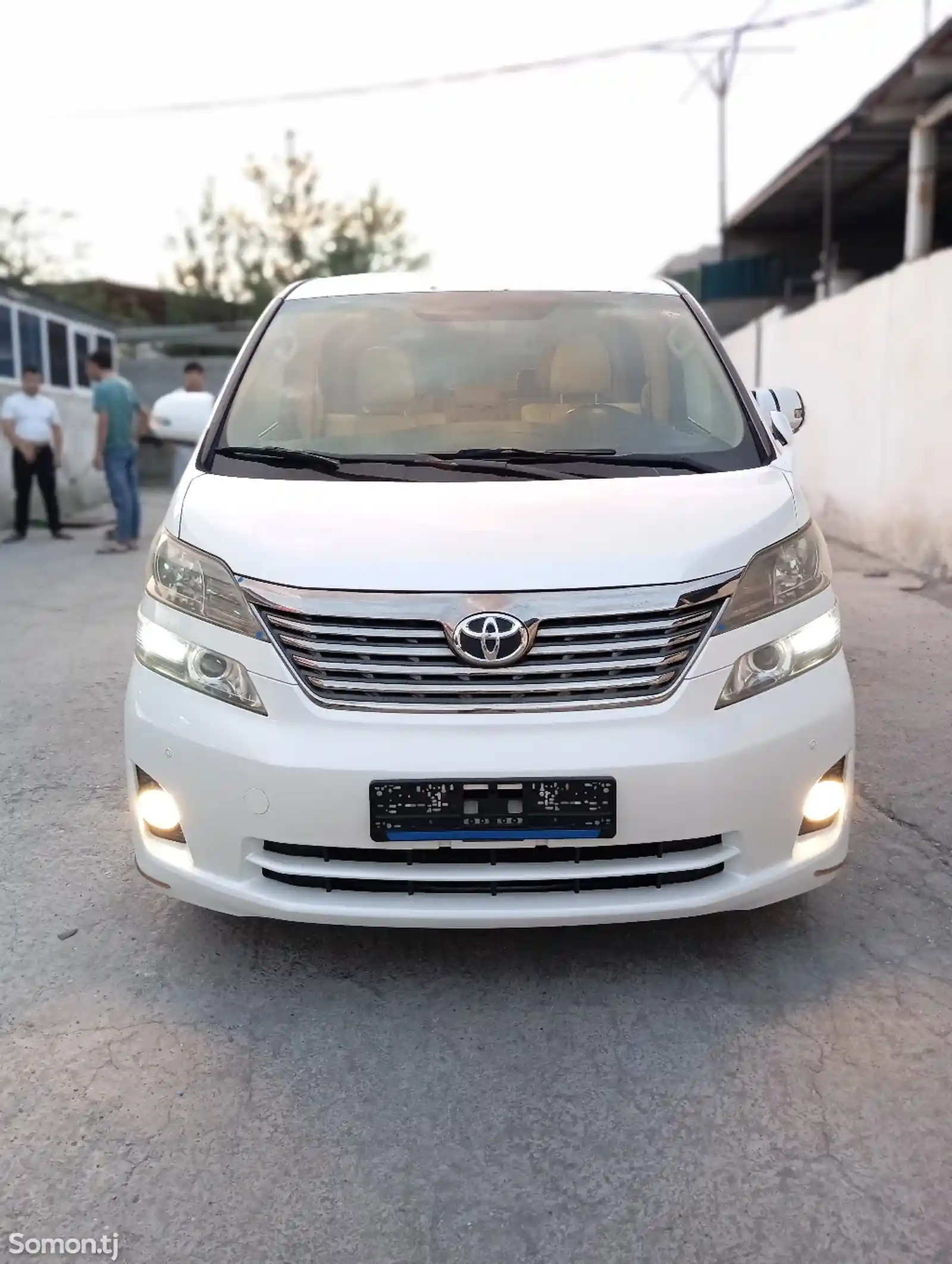 Toyota Vellfire, 2010-2