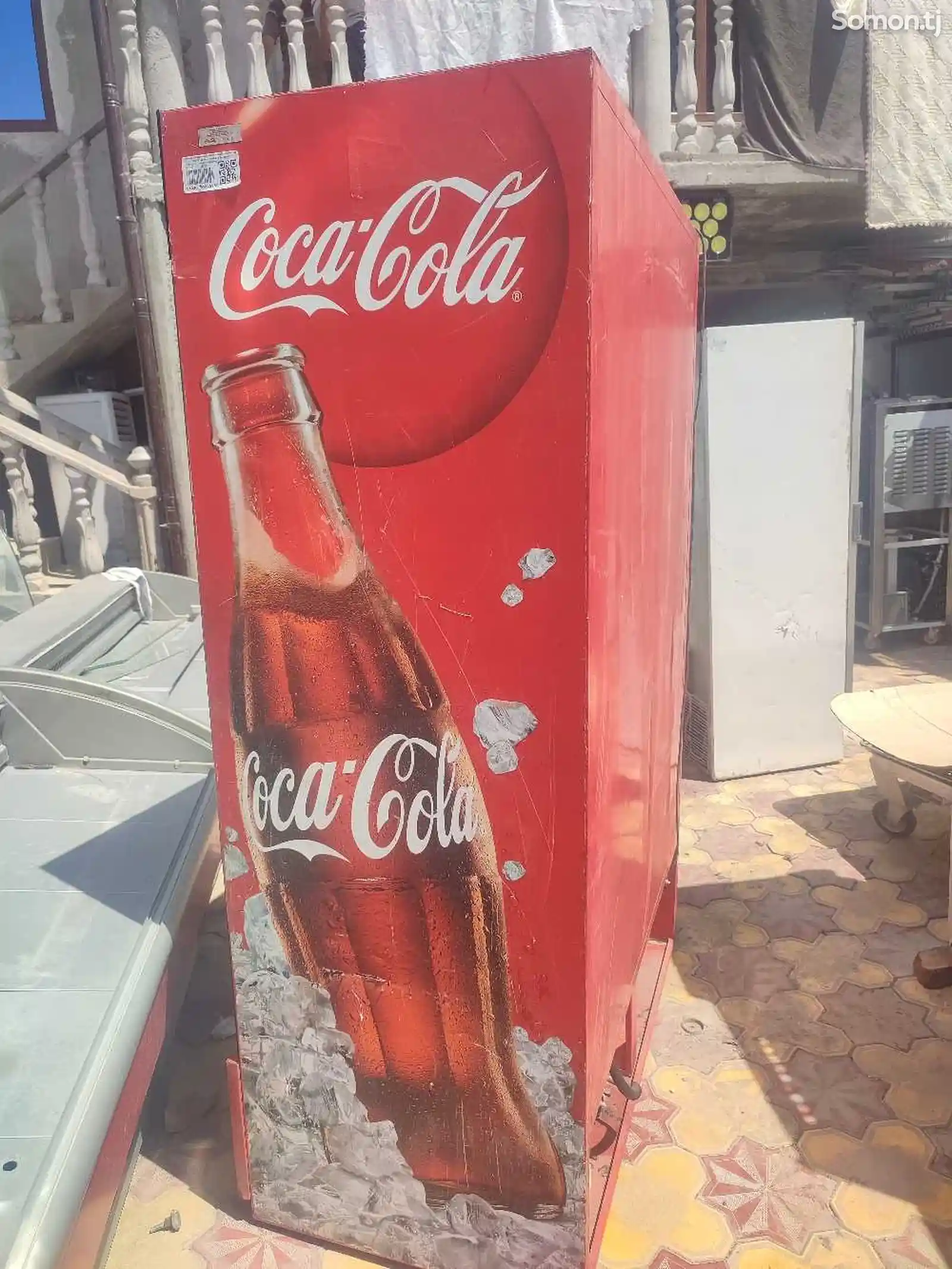 Холодильный шкаф Coca-Cola-3