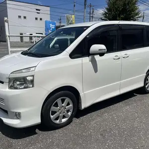 Toyota Voxy, 2009