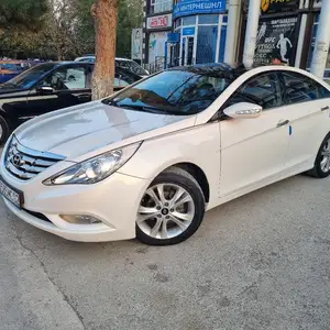 Hyundai Sonata, 2011