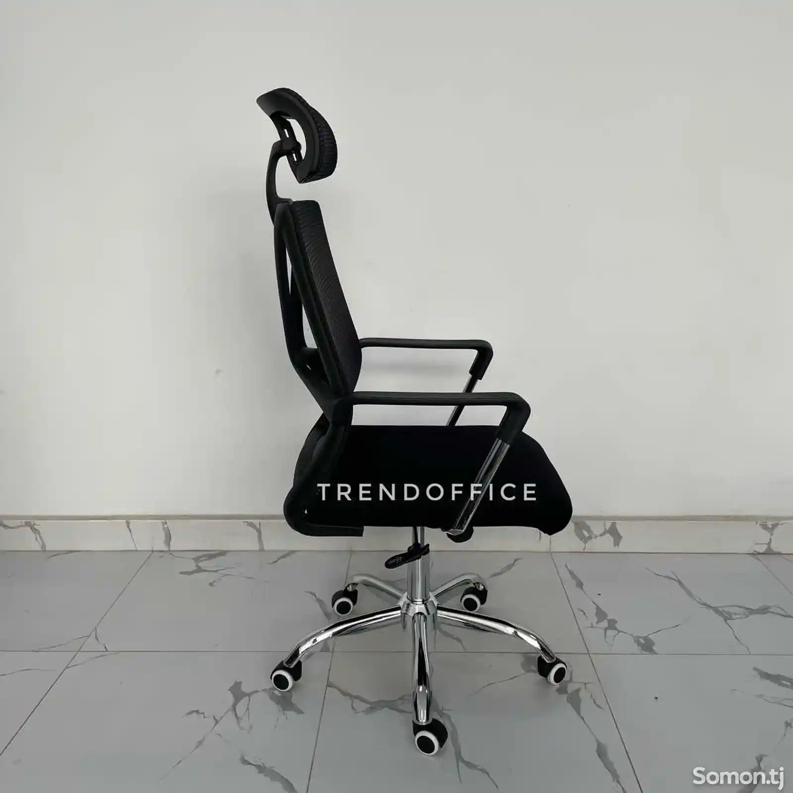 Офисное кресло с подголовником-3