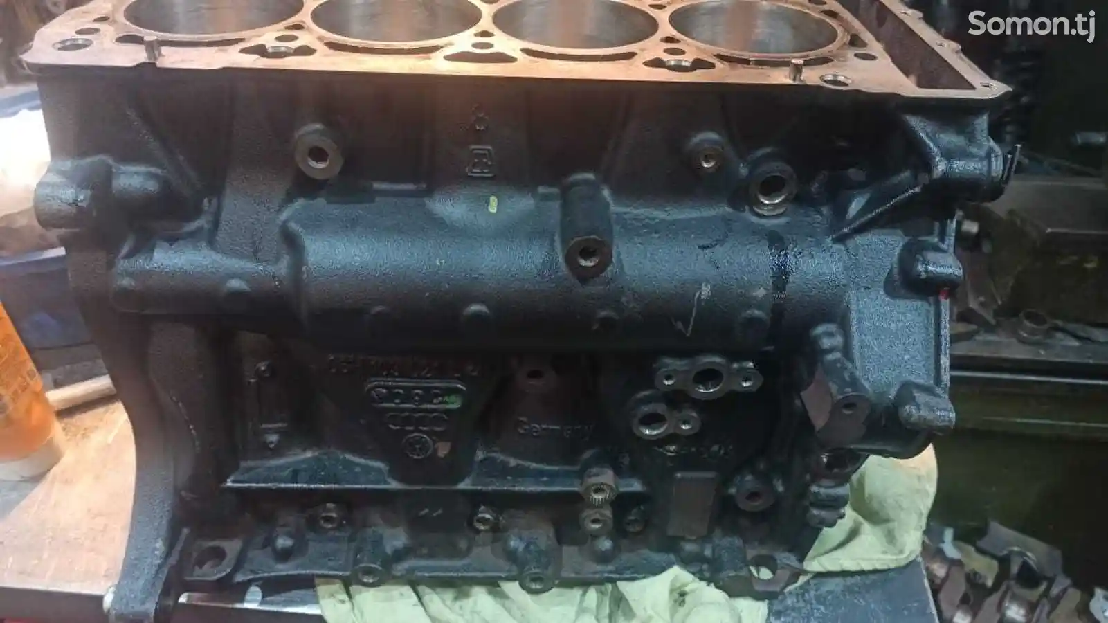 Половинка двигателя Audi a5 1.8 cdh-2