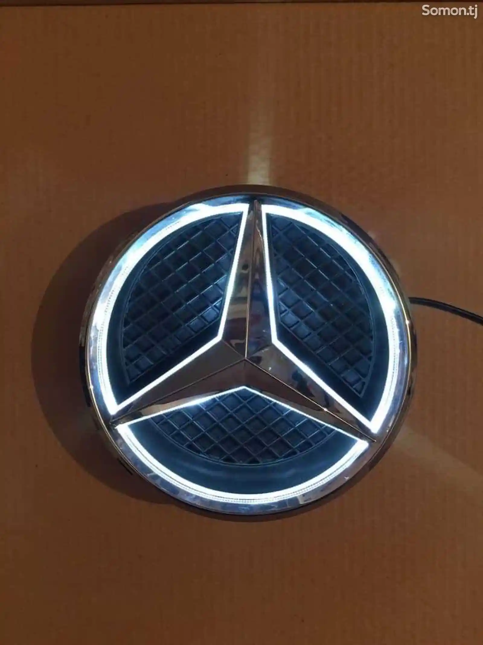 Эмблема LED на Mercedes-Benz-6