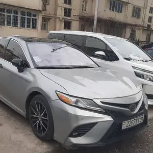 Toyota Camry, 2018