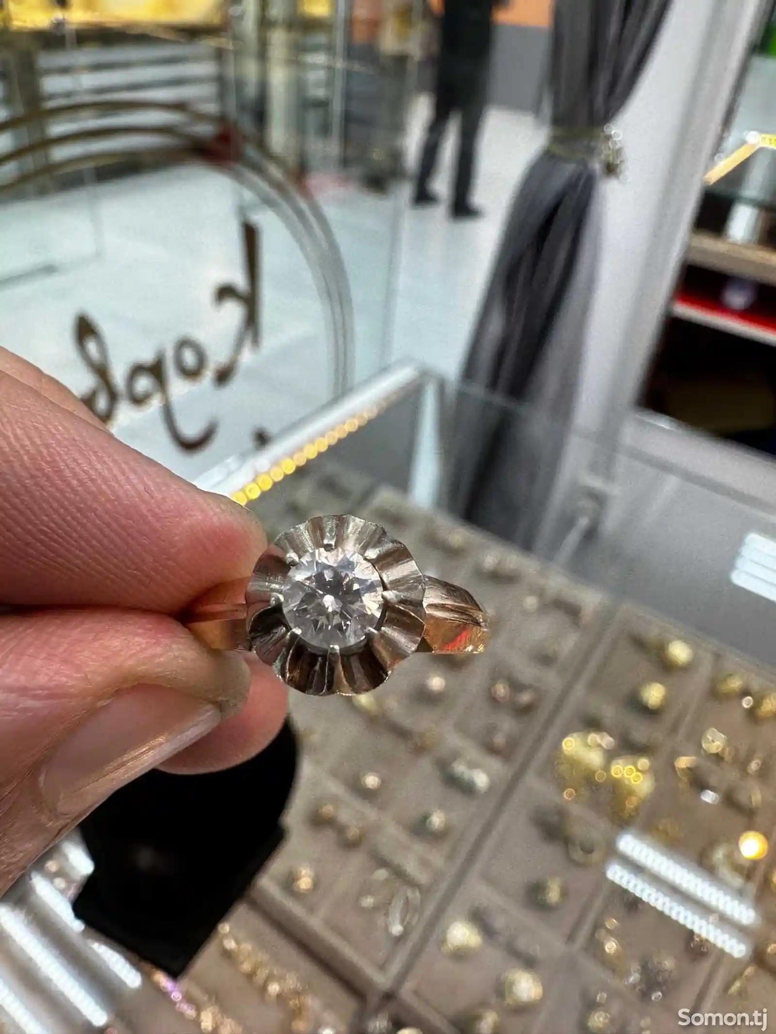 Золотое кольцо с бриллиантом 1 карат-6